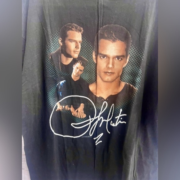Ricky Martin Vtg 1999 Signature Portrait t-shirt printed on a Winterland tag XL - Picture 2 of 7